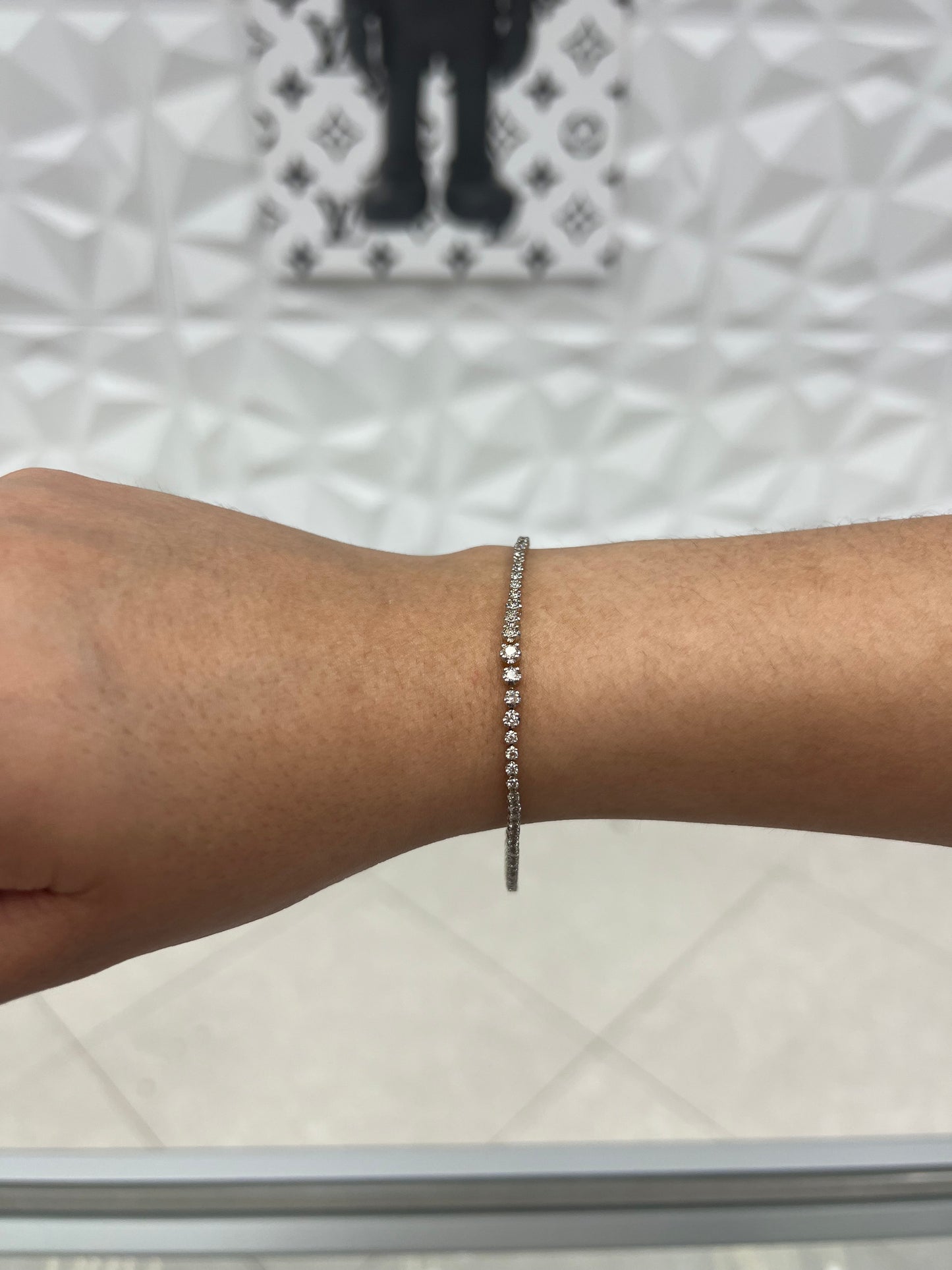 10k Gold Graduated Natural Diamond Tennis Bracelet 1.5 CTW